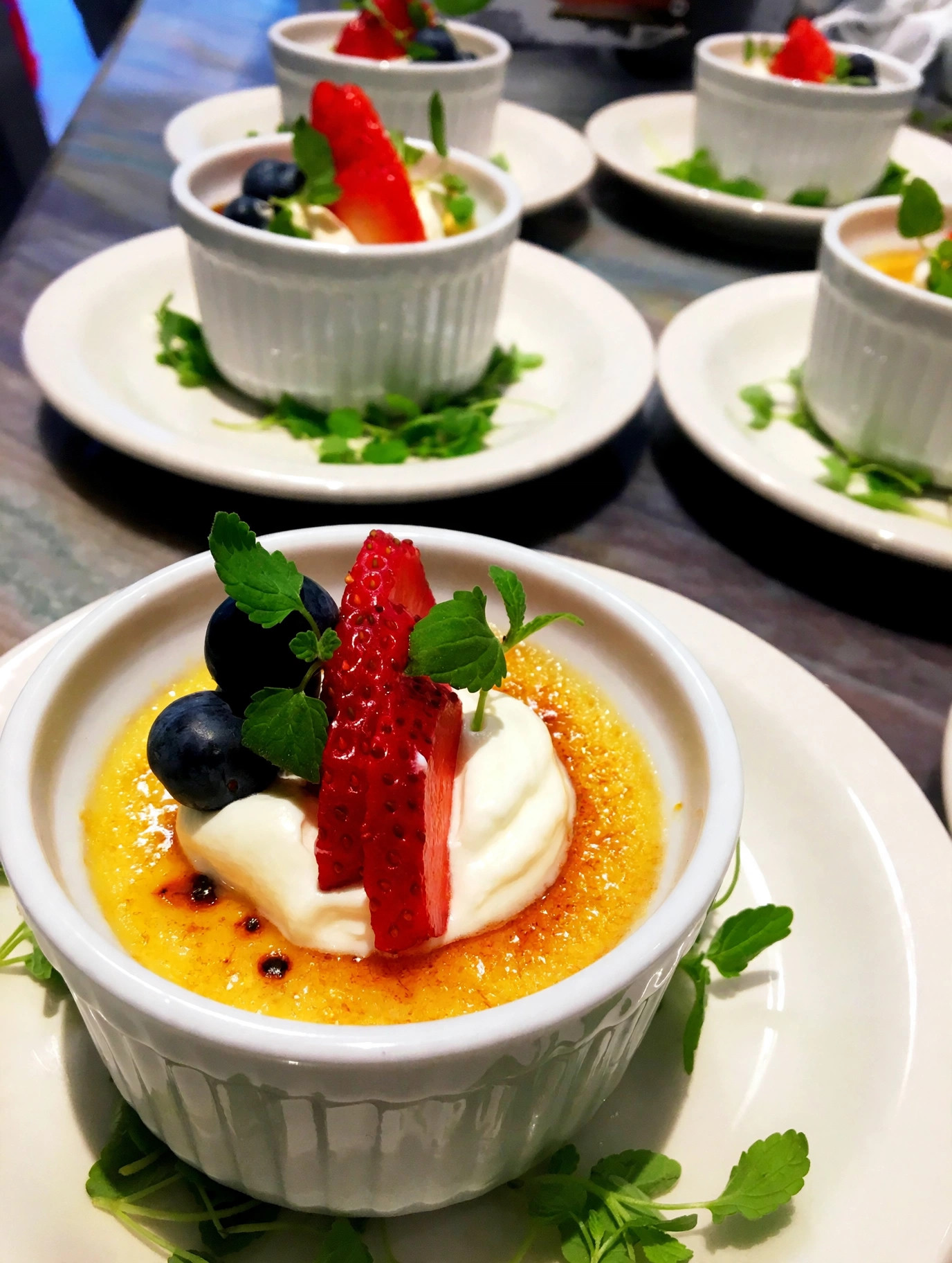 Crème brûlée with fresh berries and cream