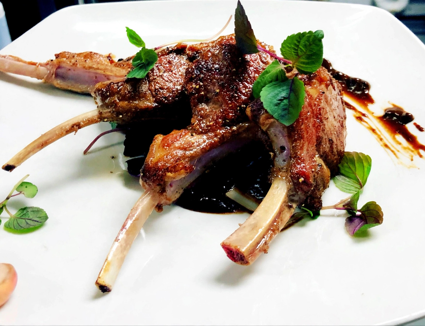 Lamb chops with mint and pan sauce