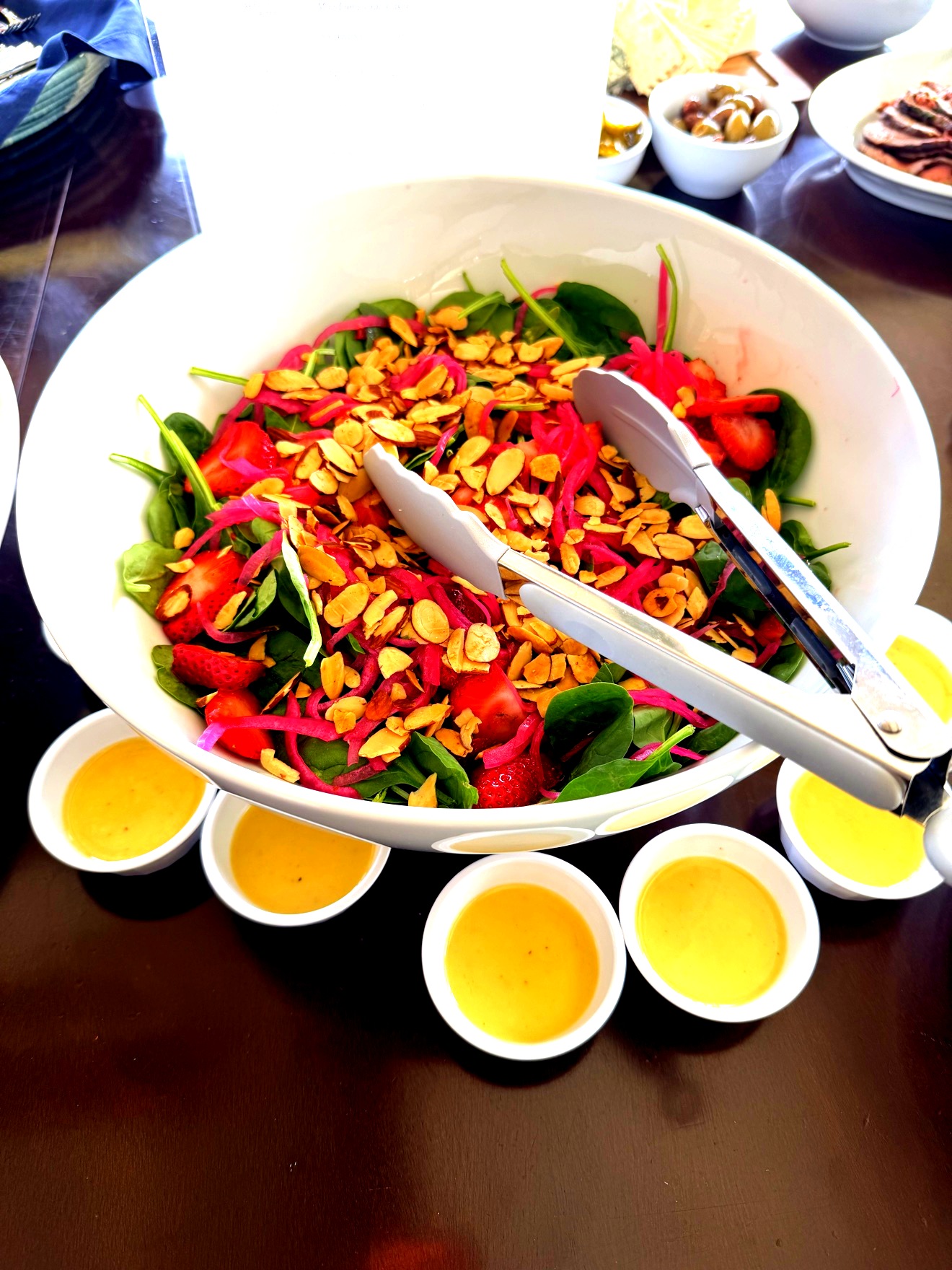Strawberry spinach salad